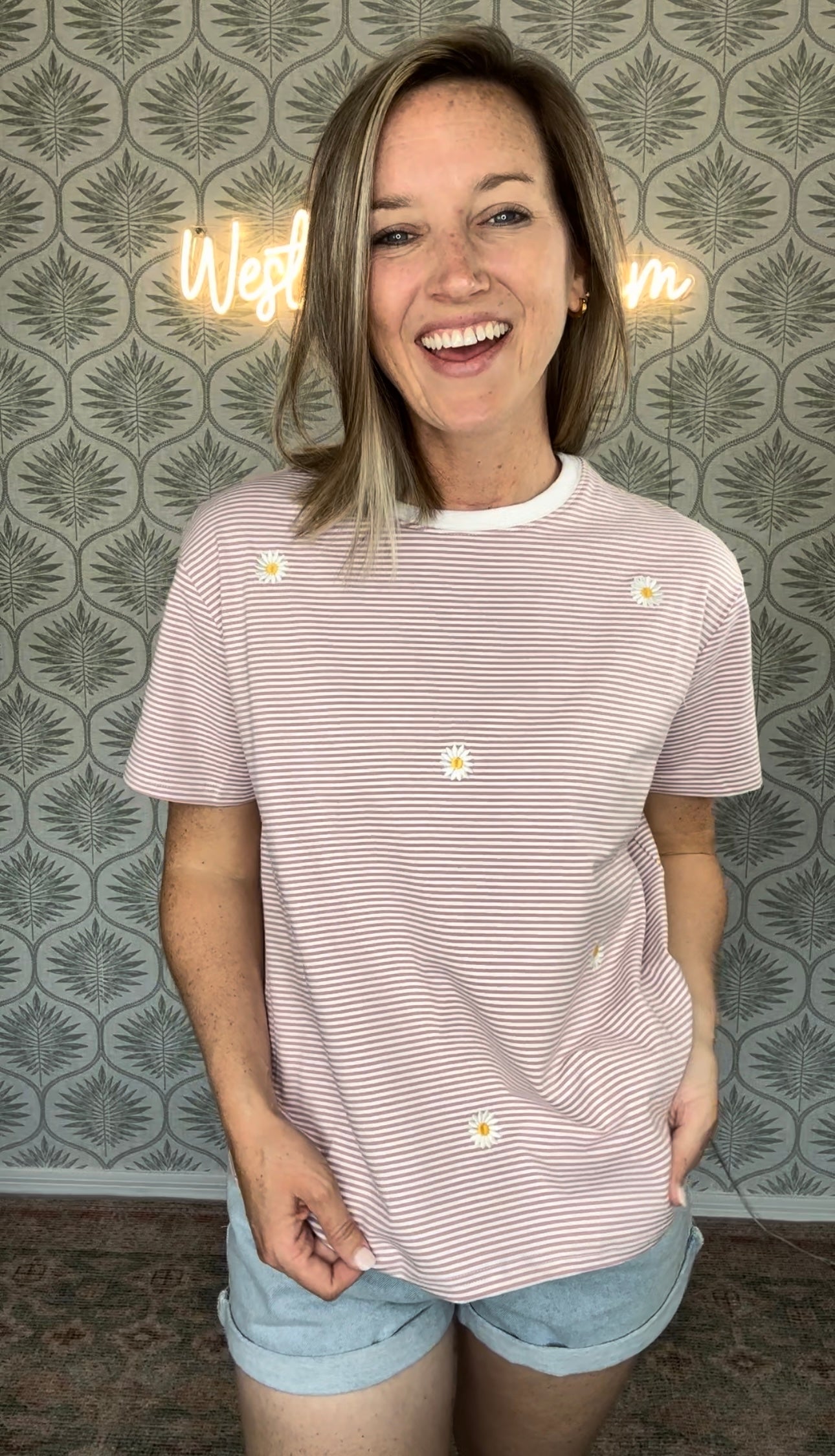 Daisy Bubblegum Tee